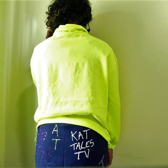 NWT PRIDE Crystal Smiley Face Sweatshirt sz M - Picture 8 of 9